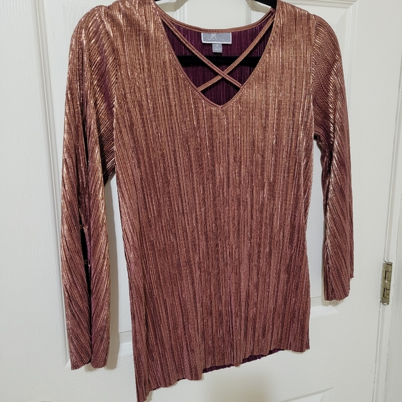 JM Collection- Metallic V-Neck Ribbed Blouse - Picture 7 of 7